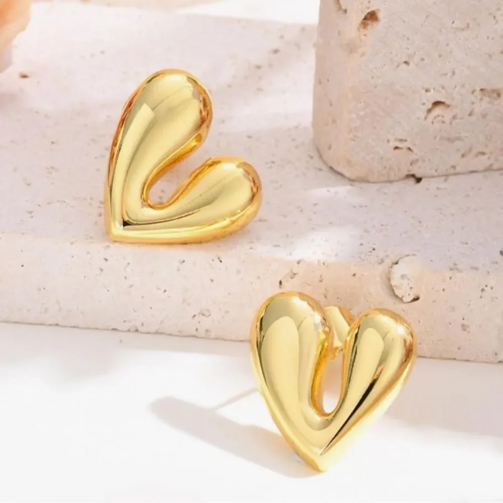 NEW 14K Gold Plated Gold Heart Earrings